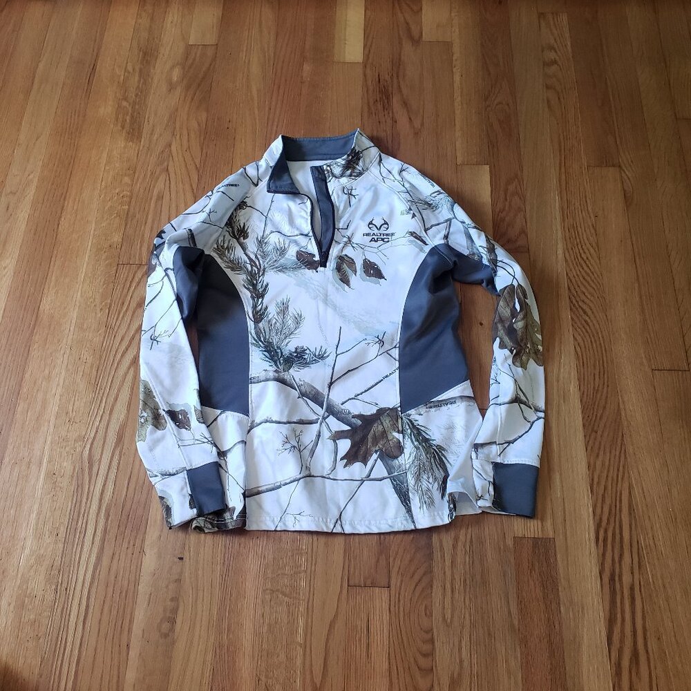 Realtree Country Farm White Camouflage Women's Pullover Medium